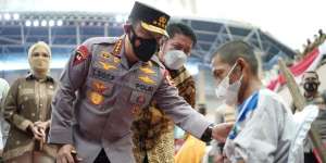 Kapolri Dorong Percepatan Vaksinasi Penuh dan Booster Untuk Tekan Omicron di Luar Jawa