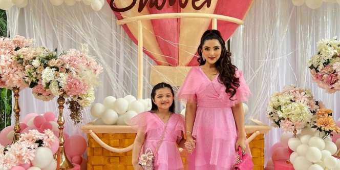 Video Menggemaskan Arsy Kebingungan Cari Sapaan yang Pas oleh Baby A: Tante atau Kakak?
