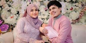 10 Potret Si Cantik Baby Ameena Hanna, Aurel: Pipi Chubby Seperti Mochi Strawberry