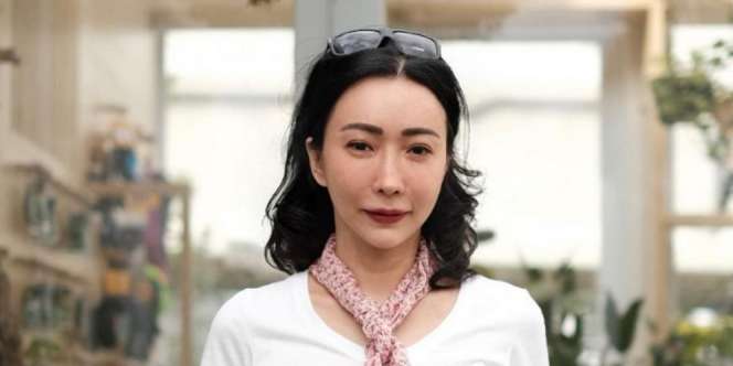 5 Potret Ibu Livy Renata, Susana Rahardjo, Wajah Mulus Bak Model Tanpa Kerutan 