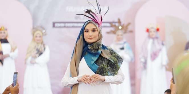 Keindahan 14 Destinasi Wisata Indonesia di Koleksi Scarf Nusantara