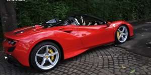 10 Gaya Keren Nagita Slavina Nyetir Ferrari Seharga Rp12 Miliar, Raffi Ahmad : Aduh Rusak!