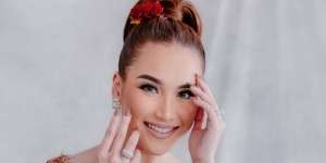 Intip Yuk! Foto di Dompet 5 Artis, Ayu Ting Ting Bikin Heboh