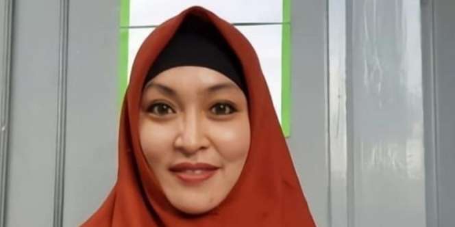Ziarah ke Makam Suami Adjie Massaid, Angelina Sondakh Lantunkan Surat Yasin: Minta Maaf Anak-anak Aku Tinggal