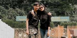 Gaya Kompak Olla Ramlan dengan Sang Putra, Malah Seperti Kakak Adik