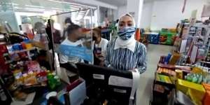 Polosnya Angelina Sondakh Jajan ke Minimarket Usai Bebas dari Penjara: di Lapas Cuma Ada Es Teh
