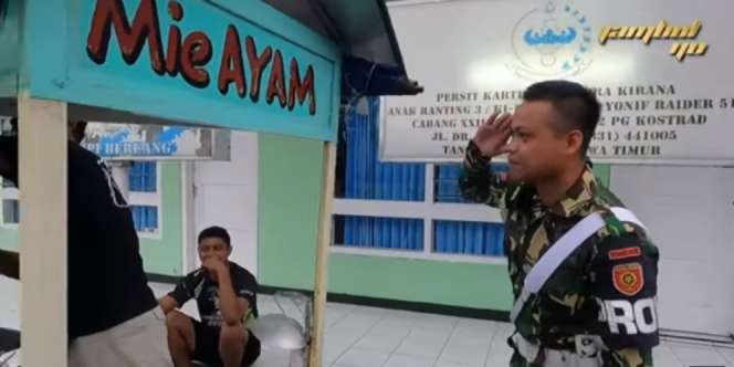 'Kolonel' Penjual Mie Ayam, Anggota TNI Auto Hormat