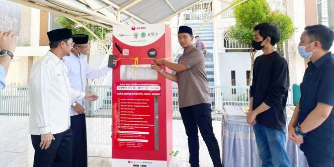 Pertama di Indonesia, ATM Sampah Dibangun di Masjid Sulsel