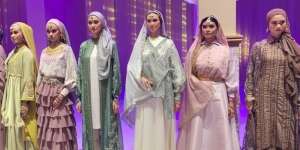 Berlebaran Ala Gadis India Lewat Koleksi Darshwana dari Heaven Light