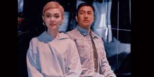 Foto Irfan Hakim Kompakan Pakai Jeans Bareng Disorot, Ada Apa dengan Tubuh Rina Nose?