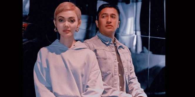 Foto Irfan Hakim Kompakan Pakai Jeans Bareng Disorot, Ada Apa dengan Tubuh Rina Nose?