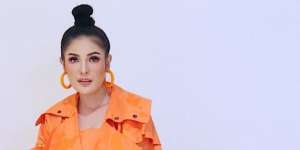 Tampilan Seru Nindy Sulap Parka Puluhan Juta Jadi Dress Mini