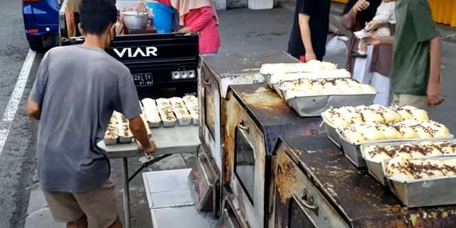 Nekat Mulai Berdagang di Awal Pandemi, Penjual Roti Panas Kini Punya 5 Cabang