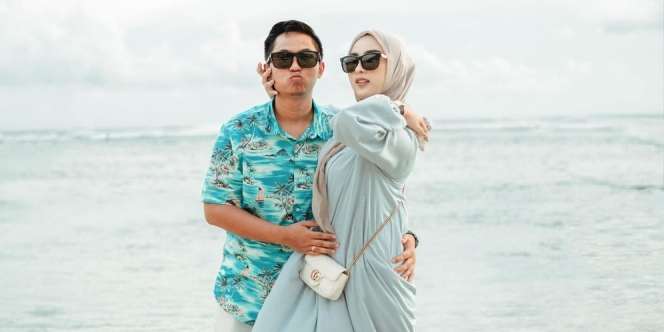 Viral Video Doni Salmanan dan Istri Naik Motor Butut, Netizen: Kembali ke Nol