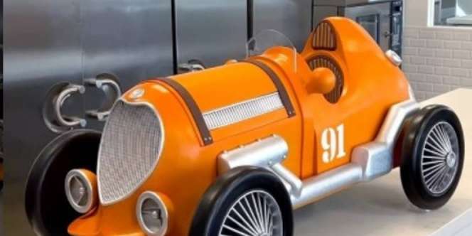 Mobil Mini Ini Terbuat dari Cokelat 18 Kg , Lihat Cara Membuatnya