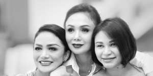 Jarang Tersorot, Potret Cantik Kartika Sary Adik Yuni Shara dan Krisdayanti, Profesinya Menterang!