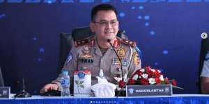 Momen Langka Jenderal Polisi Jadi Sopir Anak Buahnya