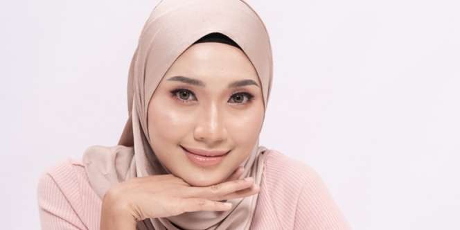 Tutorial Membuat Hidung Lebih Mancung dengan Dua Produk Makeup