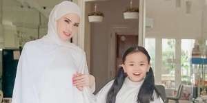 7 Potret Hawra Anak Angel Lelga dan Anwar Hafidz, Gaya Fashionnya Curi Perhatian!