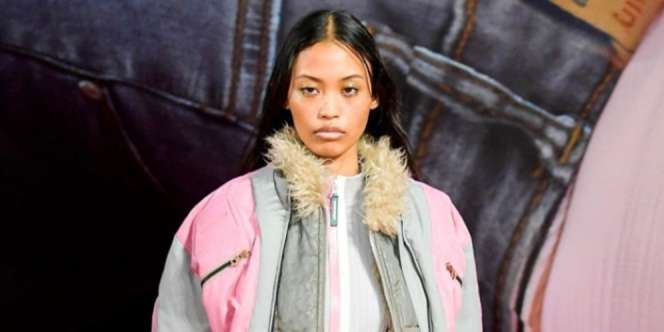 Makan di Warung Pecel Lele, Mahasiswi di Karawang Jadi Model Dadakan di Milan Fashion Week
