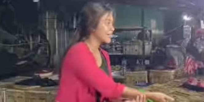 Viral Penjual Ikan Cantik di Kramat Jati, Warganet Auto OTW ke Pasar