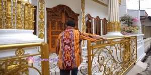 10 Potret Rumah Mamah Dedeh yang Bernuansa Emas, Isi Lemarinya Bikin Salfok!