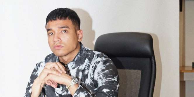 Lagi Kasmaran! Komentar Rebecca Klopper Lihat Fadly Pakai Jas Bermotif Bunga Bikin Riuh