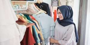 Selalu Merasa Tak Punya Baju Padahal Lemari Penuh, Penasaran Sebabnya?