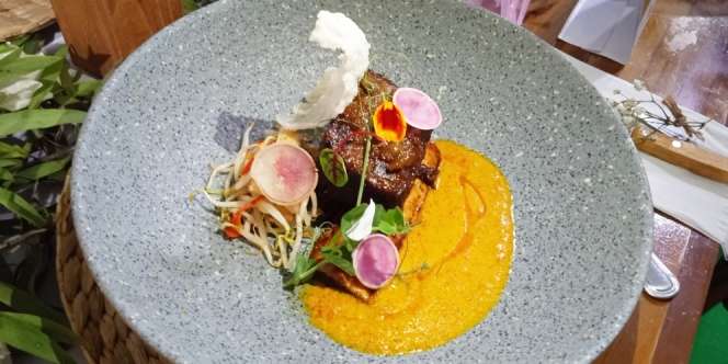 Sedapnya Iga Bakar Saus Tangkar, Resep Paduan Daging Sapi dengan Kuah Soto