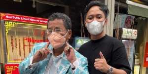 Hotman Paris Jualan Es Doger Keliling