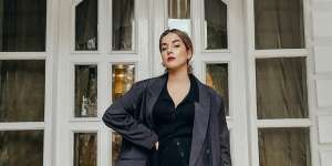Tengok Office Look Tasya Farasya, Tenteng Tas Rp379 Juta 