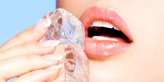 Cantik Tak Harus Mahal! 7 Manfaat Es Batu untuk Bibir Pecah-Pecah & Membuatnya Tampak Merona