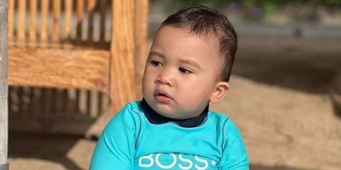 Tengok Pose Gemas Putra Irwansyah dan Zaskia Sungkar Liburan di Bali