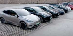 Siapa Bilang Cuma Milik Crazy Rich, Warga Kampung di Pegunungan Ini Mayoritas Punya Tesla