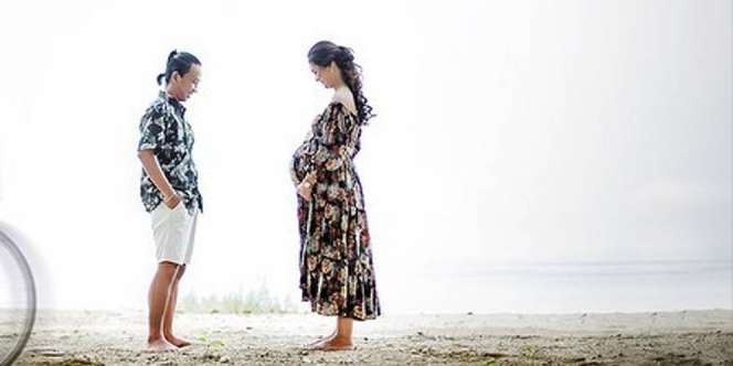 Uniknya Konsep Maternity Photo, Ayah Juga 'Ikut Hamil'