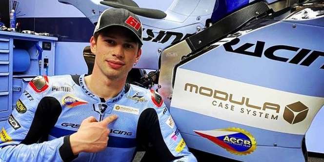 Pebalap MotoGP Alessandro Zaccone Makan Nasi Lauknya Nasi Goreng