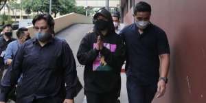FOTO: Dapet Donasi 1 M dari Doni Salmanan, Reza Arap Dicecar Puluhan Pertanyaan oleh Penyidik
