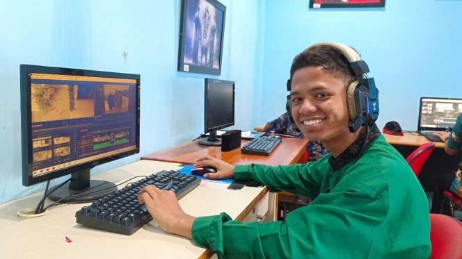 Kisah Perjuangan Rizki, Anak Yatim Mualaf yang Kini Menjadi Santri