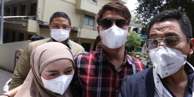 Rizky Billar Siap Kembalikan Uang Doni Salmanan, Tangan Tak Lepas Merangkul Lesti Kejora