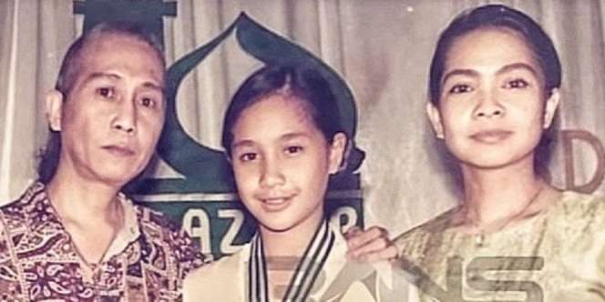 Gadis Cantik Ini Sekarang jadi Artis Terkenal dan CEO, Tebak Siapa?