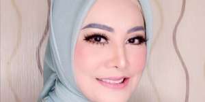 8 Potret Terbaru Cici Paramida Mantan Kekasih Ferry Irawan, Paras Awet Mudanya Bikin Takjub!