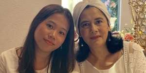 8 Potret Kedekatan Lydia Kandou dan Marisa, Menantu Cantik yang Jarang Tersorot!
