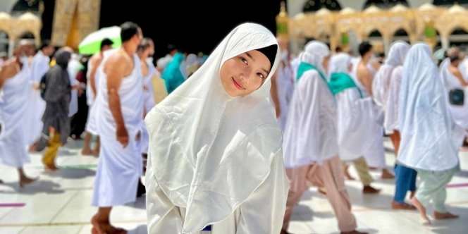 Dituding Keseringan `Ngonten` Saat Ibadah Umroh, Begini Pembelaan Fuji 