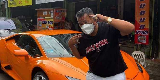 Jadi Pemulung dan Tukang Parkir, Penampilan Hotman Paris Disorot