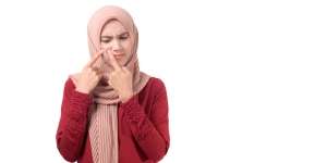 Atasi Kemerahan karena jerawat dengan Bahan Alami Ini!