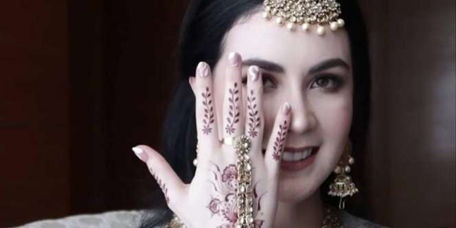 Jadi Istri Pejabat, 7 Potret Arumi Bachsin Fashion Show Pakai Baju India, Cantiknya Kebangetan!