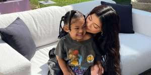 3 Mainan Putra Kylie Jenner yang Masih Berusia 1 Bulan Bikin Heboh