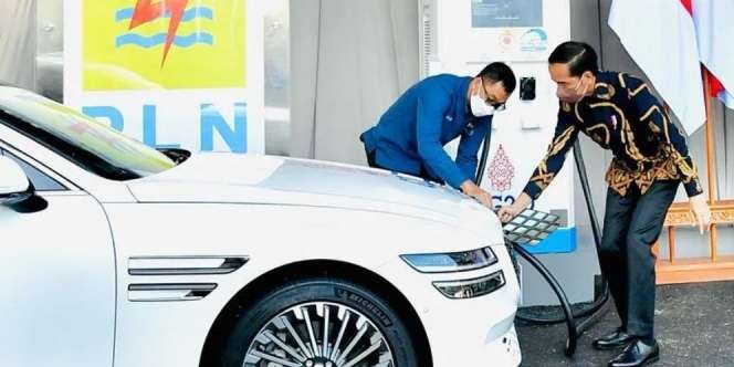 Jokowi Pamer SPBU Mobil Listrik Super Cepat Buat KTT G20, Isi Baterai Cukup 30 Menit!