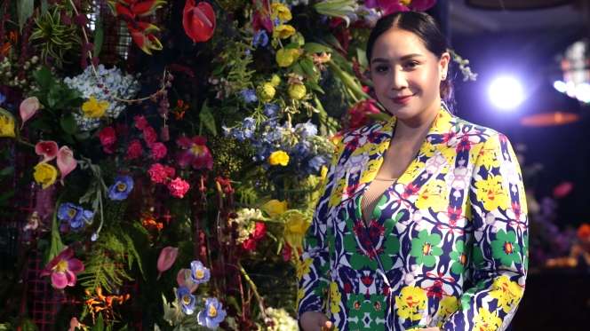Koleksi Terbaru 'Dashing Blooming' Nagita Slavina, Nuansa Cerah Penuh Bunga