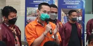 Penampilannya Indra Kenz dengan Outfit Tahanan, 'Murah Banget' Sesungguhnya
